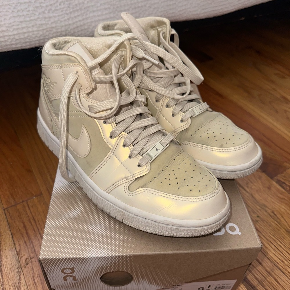 WMNS AIR JORDAN 1 MID 'LEMON YELLOW'